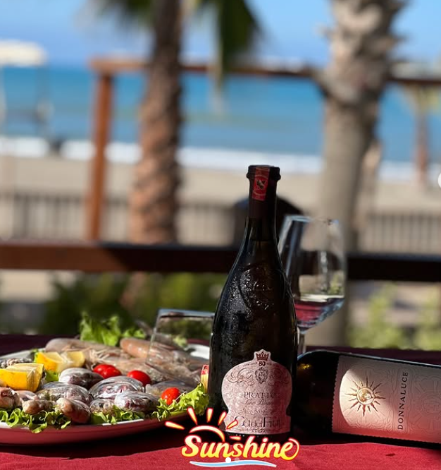 Seafood served with wine at Sunshine Spille